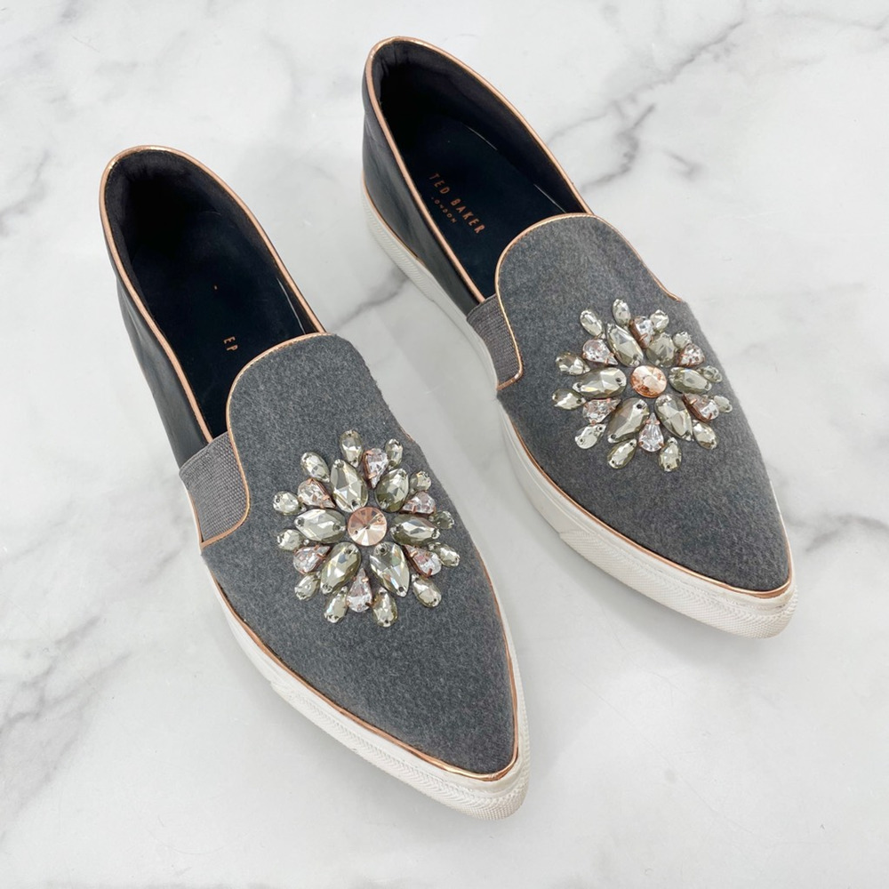 Ted Baker Womens Loafer Flat Shoes Gray White Rhinestone Pointed Toe 7.5 EUR 38 - Picture 2 of 12